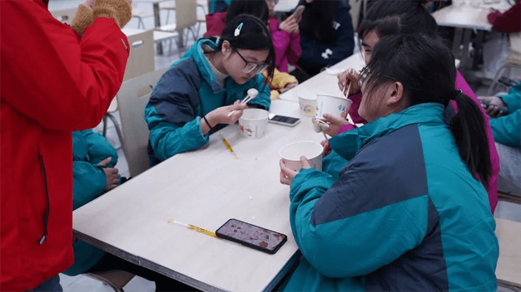 歡聲笑語鬧元宵，匠心獨運慶團圓 