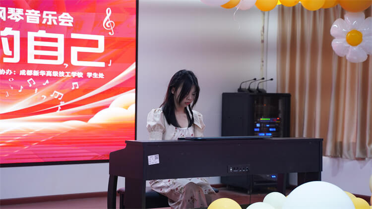 "遇見(jiàn)更好的自己"鋼琴音樂(lè)會(huì)