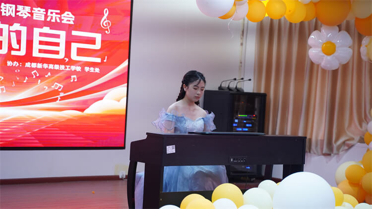 "遇見(jiàn)更好的自己"鋼琴音樂(lè)會(huì)