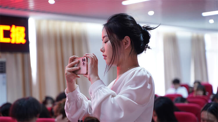 "遇見(jiàn)更好的自己"鋼琴音樂(lè)會(huì)